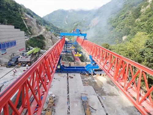 山东潍坊40-200架桥机出租 双导梁自平衡架桥机作用